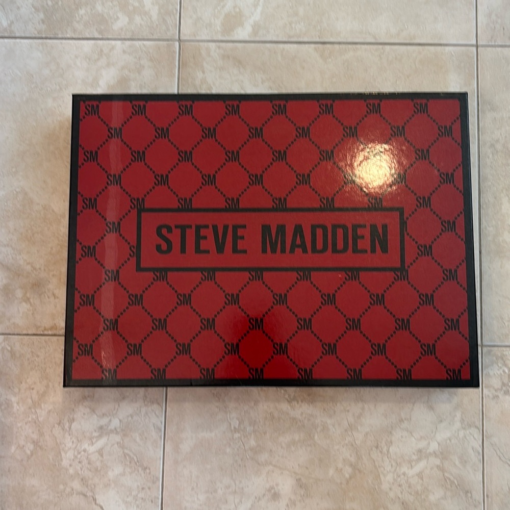 Steve Madden gift set.